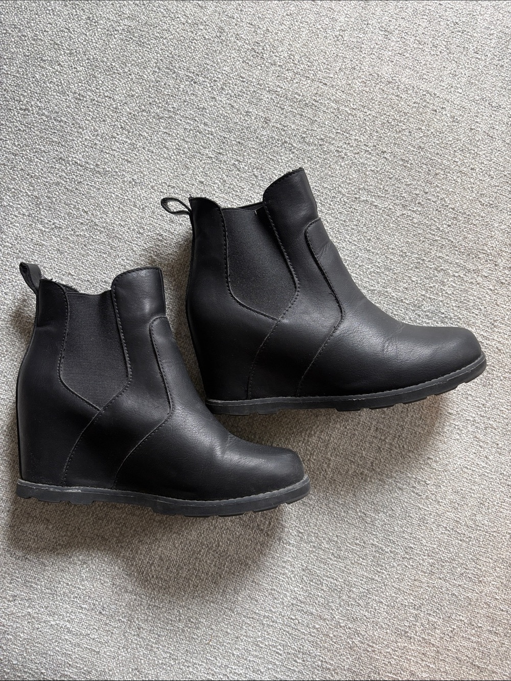 Universal Thread Black Wedge Chelsea Booties